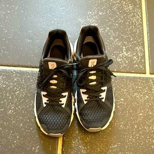 Size 7 1/2 ON running shoes